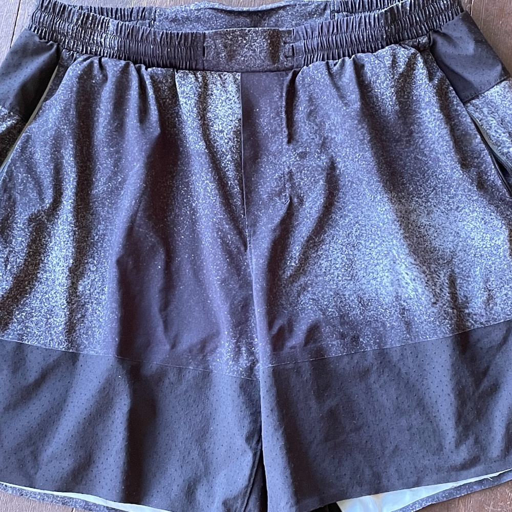 Lululemon men’s large shorts 7 inch inseam